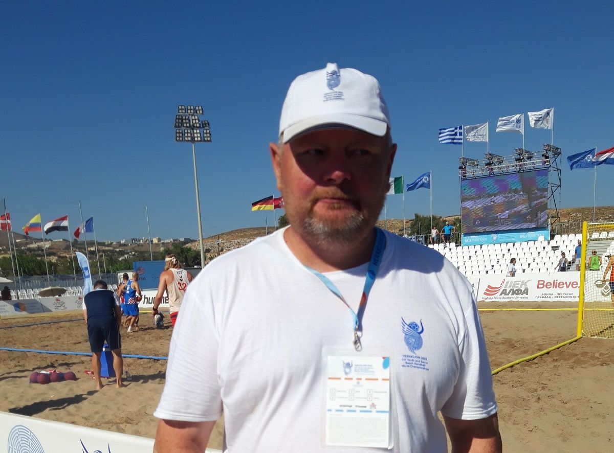 Ο Δανός…. ρέκορντμαν εθελοντής, που λατρεύει το χάντμπολ