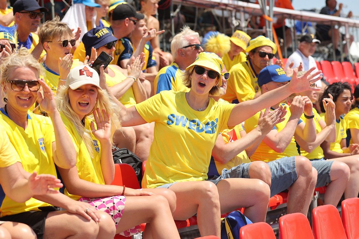 Αποθέωσαν το Ηράκλειο οι Σουηδοί φίλαθλοι