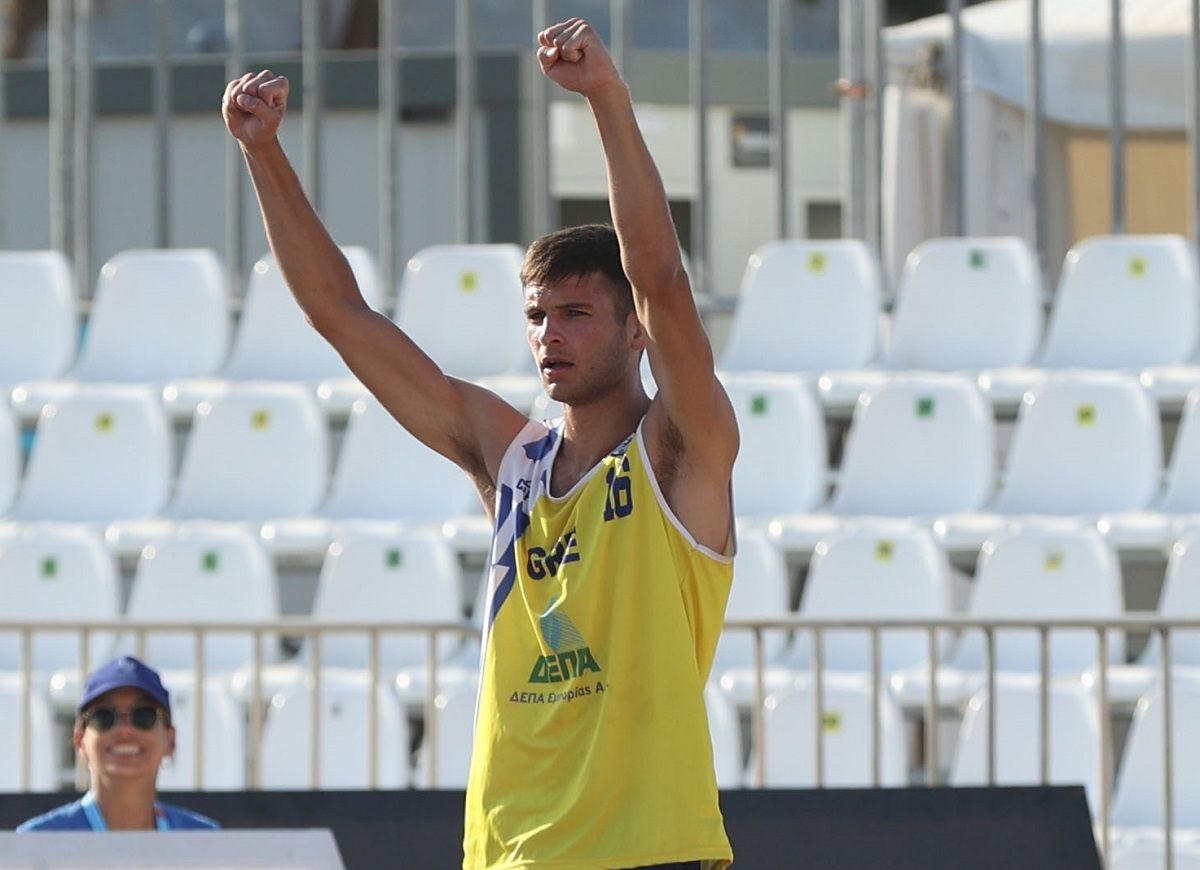 ΛΕΥΤΕΡΗΣ ΠΑΠΑΖΟΓΛΟΥ: «ΚΑΝΕ ΜΕ Ν’ ΑΝΕΒΩ ΠΙΟ ΨΗΛΑ»!